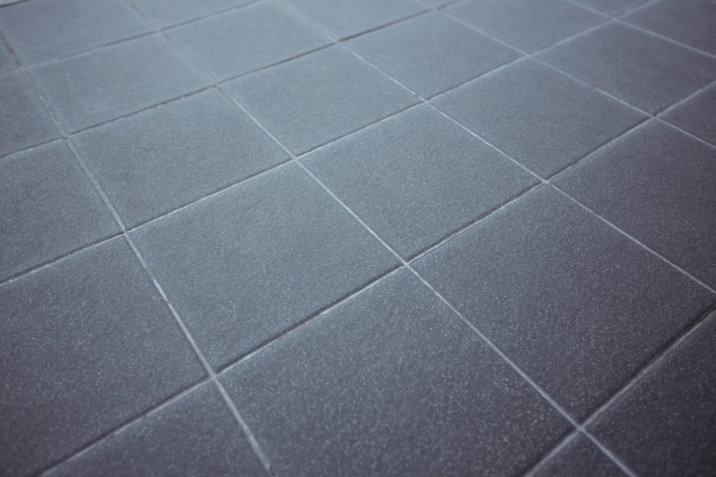 Suelo industrial de hormigón con capa de rodadura de cuarzo color gris